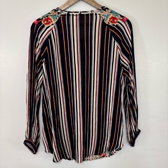 Andree by Unit Women’s Striped Embroidered Floral Blouse Size Small - Picture 5 of 5